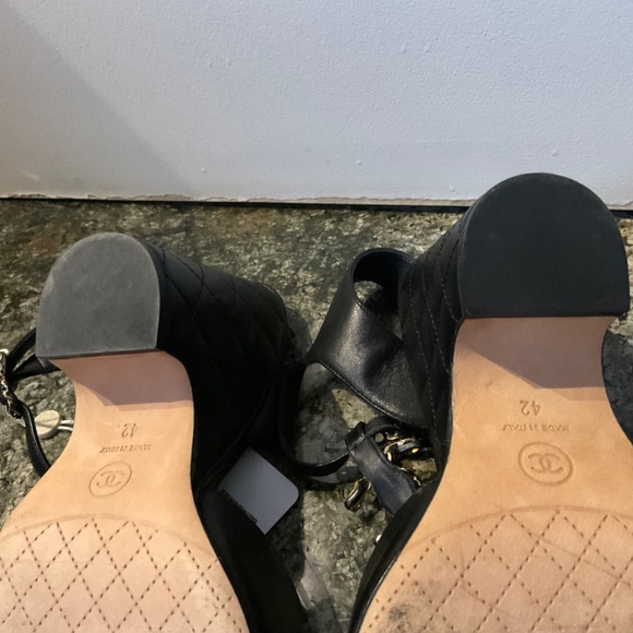 CHANEL QUILTED HEEL WEDGES !! - Picture 12 of 15
